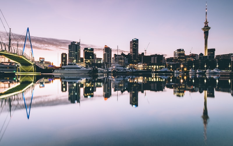 Campus universitaire canadien avec architecture moderne